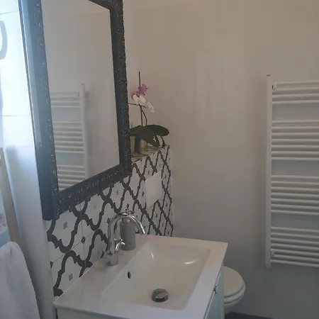 Cosy Room For Two بيت ضيافة *